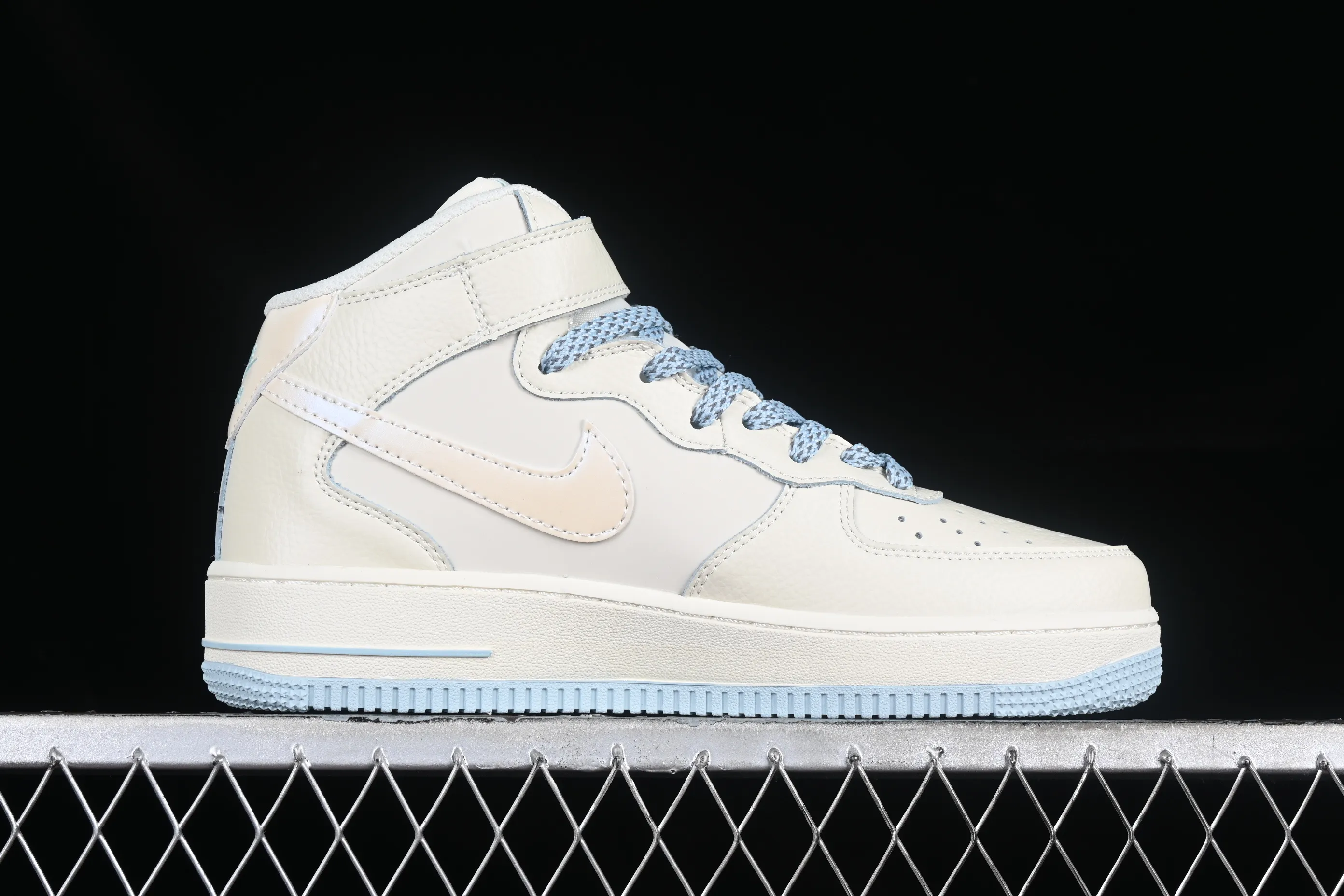 All categories Nk Air Force 1 Air Force series Nk Air Force 1 Mid Air Force mid-top Nk Air Force 1'07 Mid sky blue pearlescent small hook Air Force One mid-top casual sneakers SG2356-802